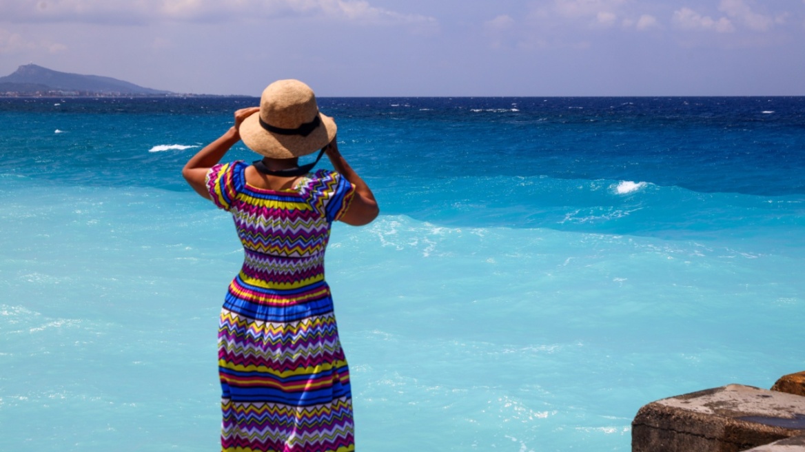 Καιρός: Διατηρούνται η ζέστη και οι ισχυροί άνεμοι - Υψηλός κίνδυνος πυρκαγιάς σε 17 περιοχές 