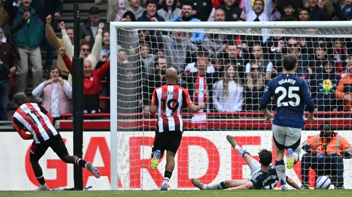 Premier League: «Ανώμαλη προσγείωση» για την Γιουνάιτεντ, ηττήθηκε 4-3 από την Μπρέντφορντ στο Λονδίνο - Βίντεο