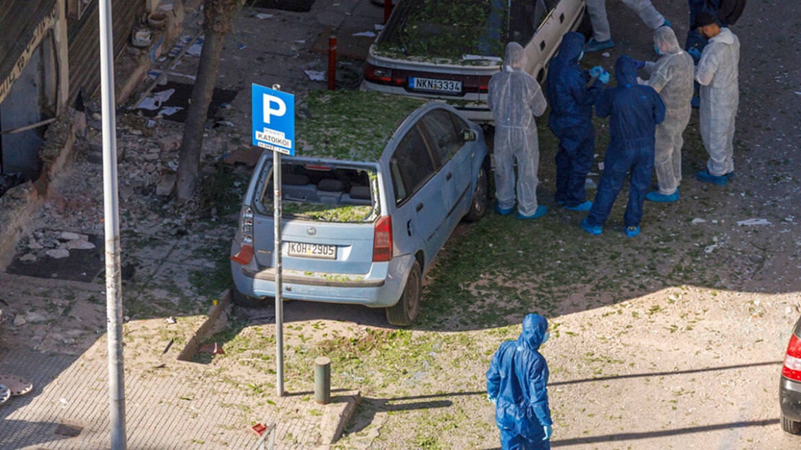 Από τα Λαδάδικα στην Αγίου Δημητρίου - Η πορεία της βόμβας μέχρι να σκάσει στα χέρια της  38χρονης, τα σενάρια και οι ομοιότητες με το παρελθόν