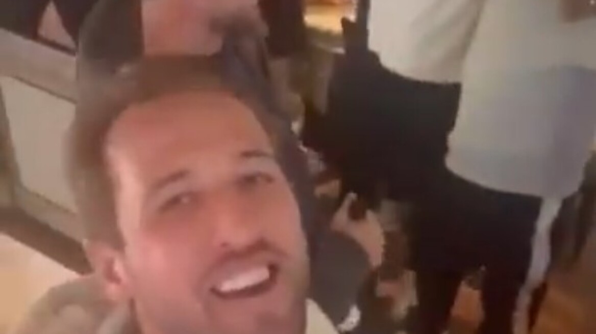 Επιτέλους ο  Χάρι Κέιν τραγούδησε το...We are the Champions - Δείτε βίντεο