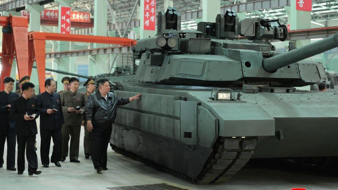 Βόρεια Κορέα: Επίσκεψη σε εργοστάσιο αρμάτων μάχης πραγματοποίησε ο Κιμ Γιονγκ Ουν