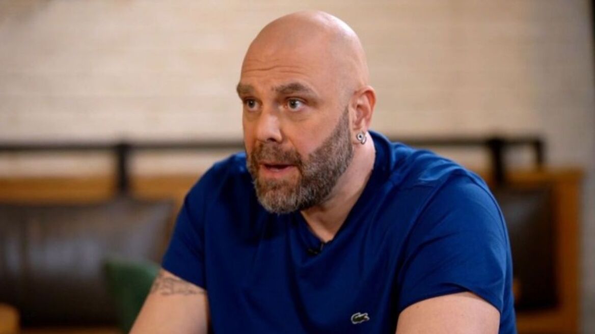 Μιχάλης Κουινέλης: Έχω πολύ άγχος όταν γράφω τραγούδια για τη γυναίκα μου, παίρνω την ευθύνη για την καριέρα της