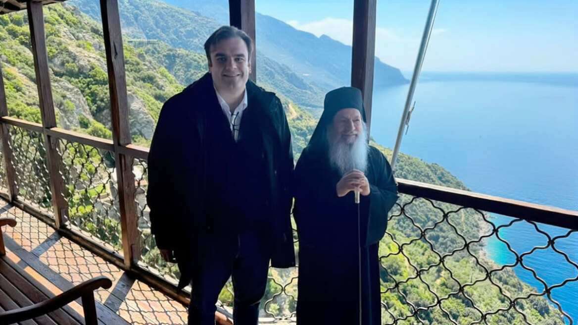 Το Άγιο Όρος επισκέφθηκε ο Κυριάκος Πιερρακάκης - Δείτε φωτογραφίες από το προσκύνημά του