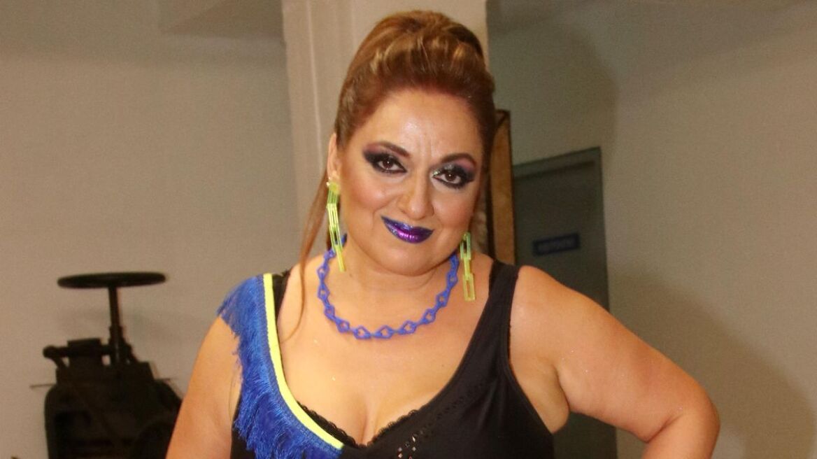 Σοφία Μουτίδου: Όλη η ψυχοθεραπεία που κάνω είναι μια μάχη να μη γίνω οι γονείς μου