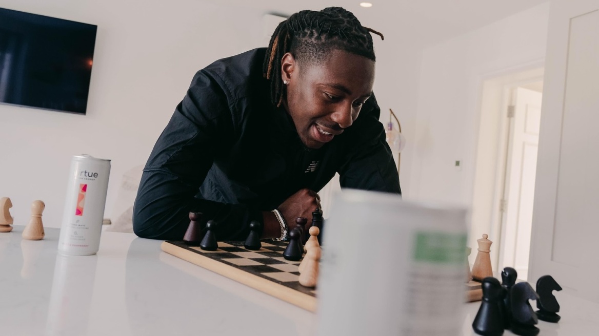 Πριν τον τελικό του FA Cup, ο Έζε έκανε «ματ» τους αντιπάλους του σε διαδικτυακό τουρνουά σκακιού