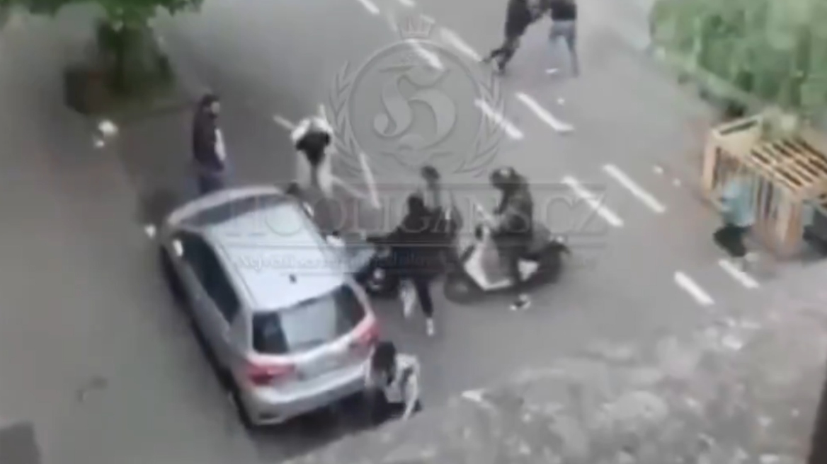 Βέλγιο: Σκληρές εικόνες σε συμπλοκή οπαδών - Χούλιγκαν της Άντερλεχτ πατούσε με μηχανάκι πεσμένο φίλο της Μπριζ