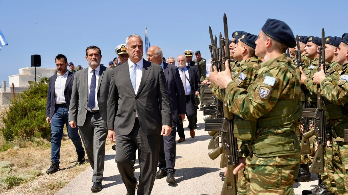 Βορίδης από τη Χίο: Προτεραιότητα οι επιστροφές και η αποσυμφόρηση των δομών