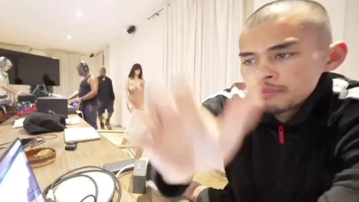 Streamer σοκαρίστηκε όταν είδε πίσω του την Μπιάνκα Σενσόρι γυμνή - Δείτε βίντεο