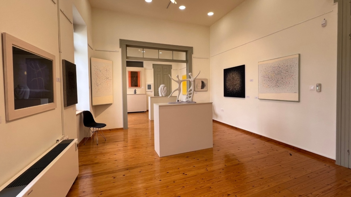 Απόστολος Κούστας: Μέχρι τις 18 Μαΐου παρατάθηκε η έκθεση «Εναγκάλιση» στο Μεσολόγγι