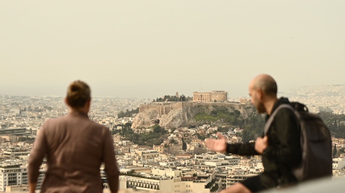 Καιρός: 30άρια και αφρικανική σκόνη τις επόμενες ημέρες - Πού αναμένονται βροχές