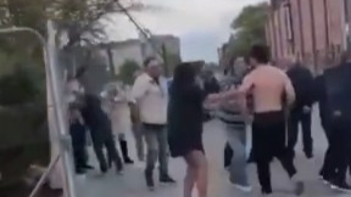 Αγγλία: Απίστευτο ξύλο στο δρόμο με πρωταγωνιστή τον αρχηγό της Χαλ - Βίντεο