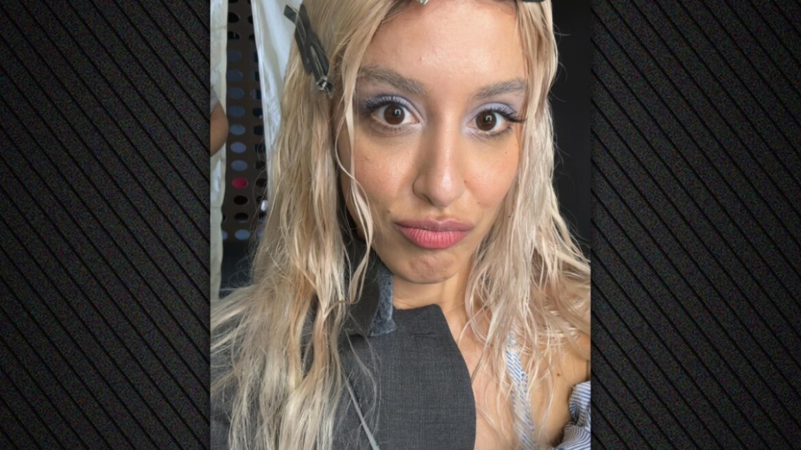  Η Μαρίνα Σάττι ποζάρει με ξανθά μαλλιά στο Instagram