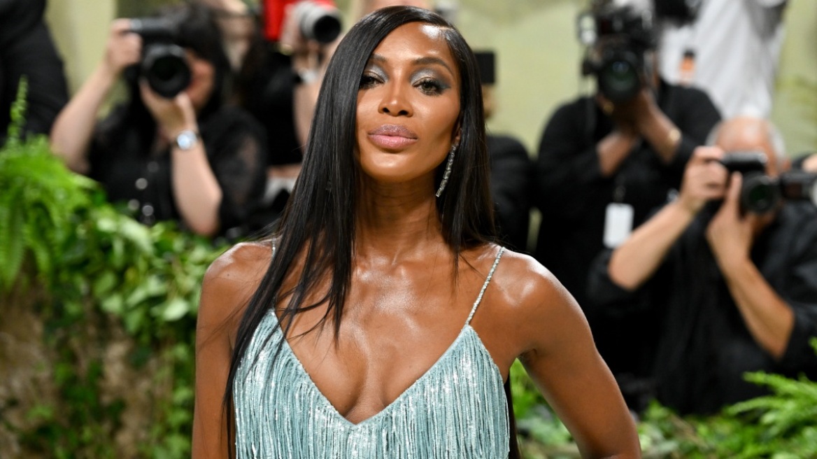 Τέλος η Ναόμι Κάμπελ από το Met Gala μετά την κόντρα με την Άννα Γουίντουρ