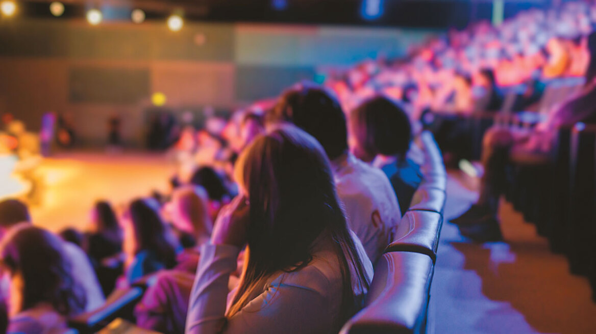 «Πότε θα κάνουμε σεξ;» Aπολύθηκε πανεπιστημιακός που παρενοχλούσε φοιτητές του 