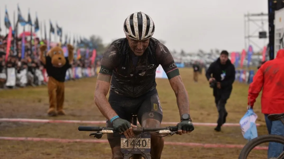 Λιονέλ Σκαλόνι: Ο προπονητής της Αργεντινής συμμετείχε στον μεγαλύτερο αγώνα Mountain Bike της χώρας - Βίντεο