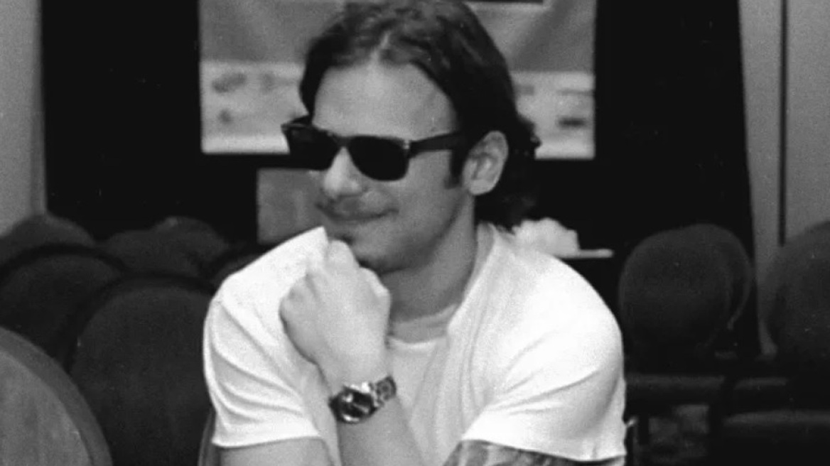 Τραγικός θάνατος για Ελληνοαμερικανό μουσικό στο Μανχάταν: Οδηγός άνοιξε την πόρτα του, τον έριξε από το ηλεκτρικό πατίνι του και τον παρέσυρε φορτηγό