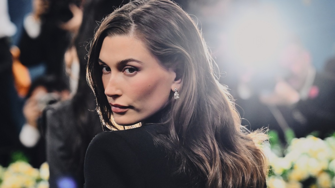 Χέιλι Μπίμπερ: Χωρίς τον Τζάστιν στο Met Gala - Προβλήματα στη σχέση τους;