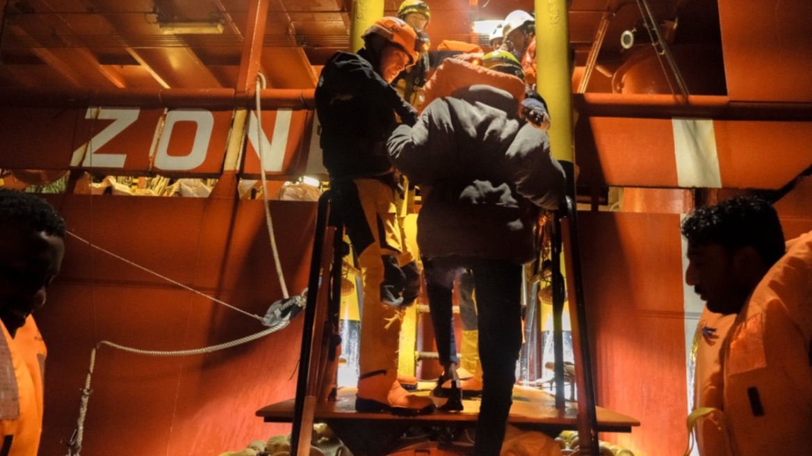 Το Ocean Viking διασώζει 108 μετανάστες ανοικτά της Λιβύης 