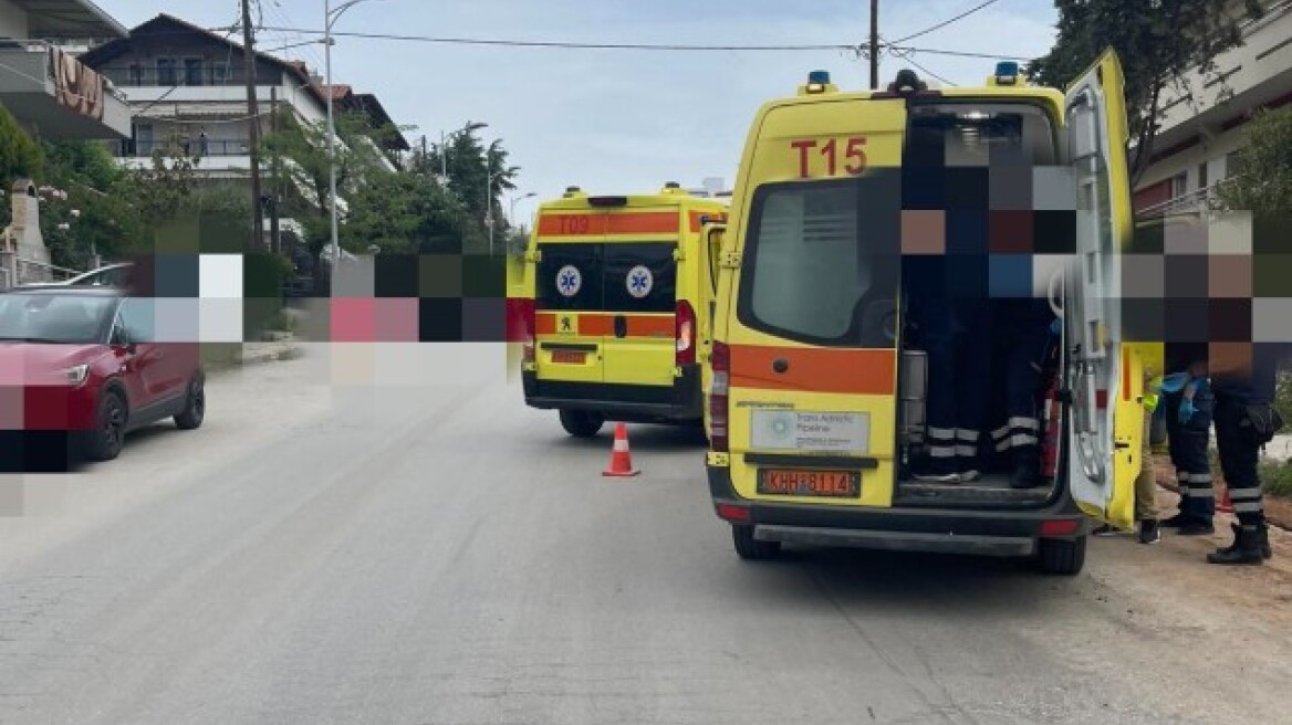 Θεσσαλονίκη: Διασώστες του ΕΚΑΒ επανέφεραν με ΚΑΡΠΑ οδηγό μοτοσικλέτας μετά από τροχαίο