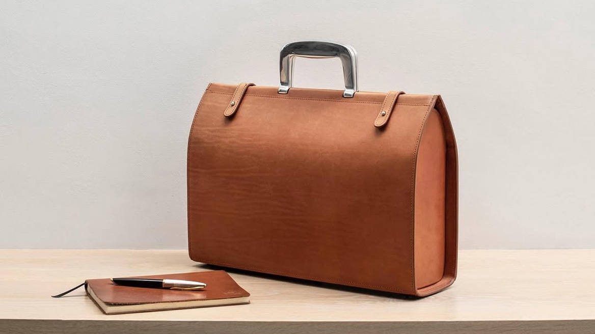 Ανδρικές τσάντες: Αυτά είναι τα 5 κορυφαία brands