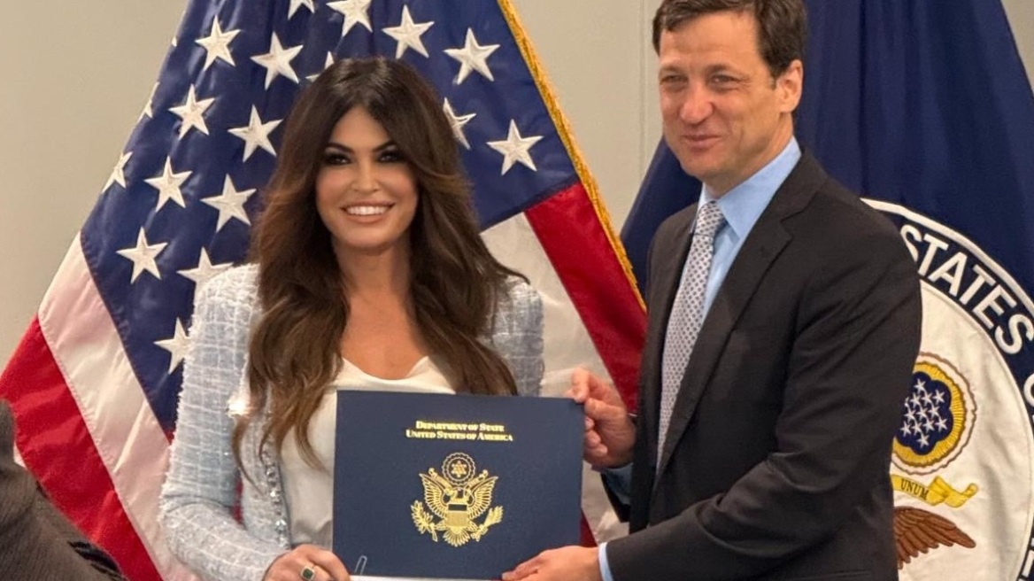 H Κίμπερλι Γκίλφοϊλ αποφοίτησε από την Σχολή των Πρέσβεων και ετοιμάζεται για την έγκρισή της από τη Γερουσία