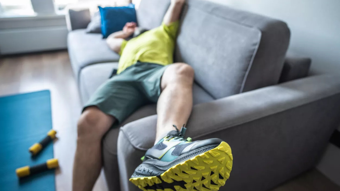 Αυτός είναι ο λόγος που μετά τα 49 προτιμάμε τον καναπέ από το γυμναστήριο