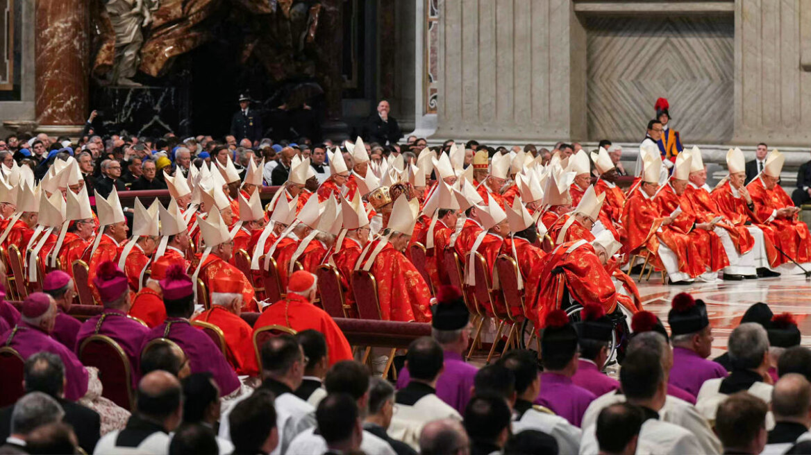 Βατικανό: Στη Βασιλική του Αγίου Πέτρου οι καρδινάλιοι - «Χρειαζόμαστε έναν Πάπα που θα ξυπνήσει συνειδήσεις»