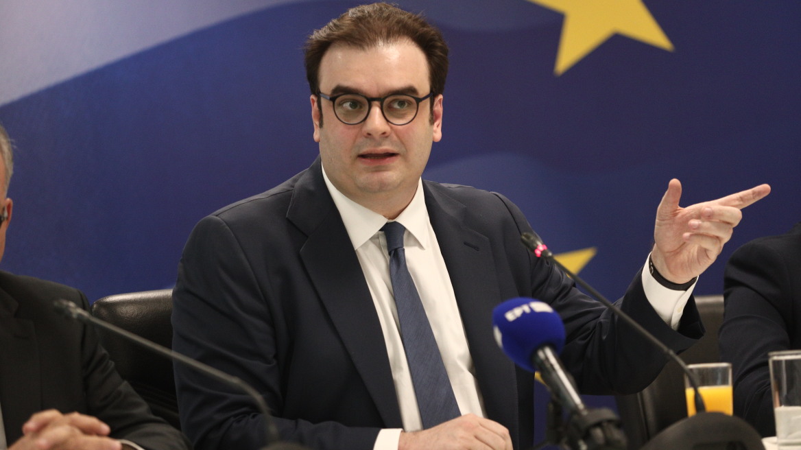 Στον Οργανισμό Διαχείρισης Δημόσιου Χρέους ο Πιερρακάκης για την πρόωρη αποπληρωμή του δανείου από το πρώτο μνημόνιο