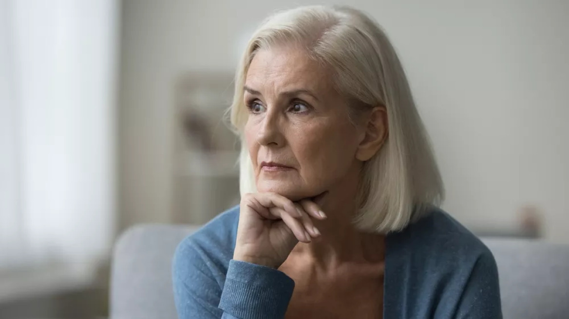 Όταν η φροντίδα «βαραίνει» – Η σιωπηλή δοκιμασία των ηλικιωμένων φροντιστών