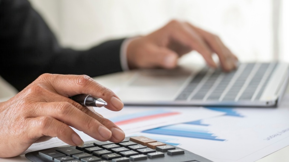 Καταγγελία για απάτη εκατομμυρίων ευρώ στην Καρδίτσα - Λογιστής «άρπαζε» επιδόματα από Ρομά