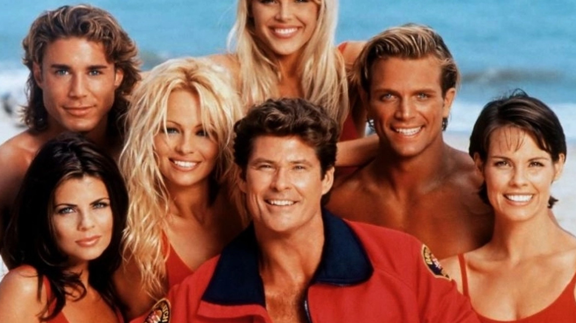 Το ιστορικό Baywatch θρηνεί την απώλεια μεγάλης φυσιογνωμίας, που συνεργάστηκε με την Πάμελα Άντερσον (vid)