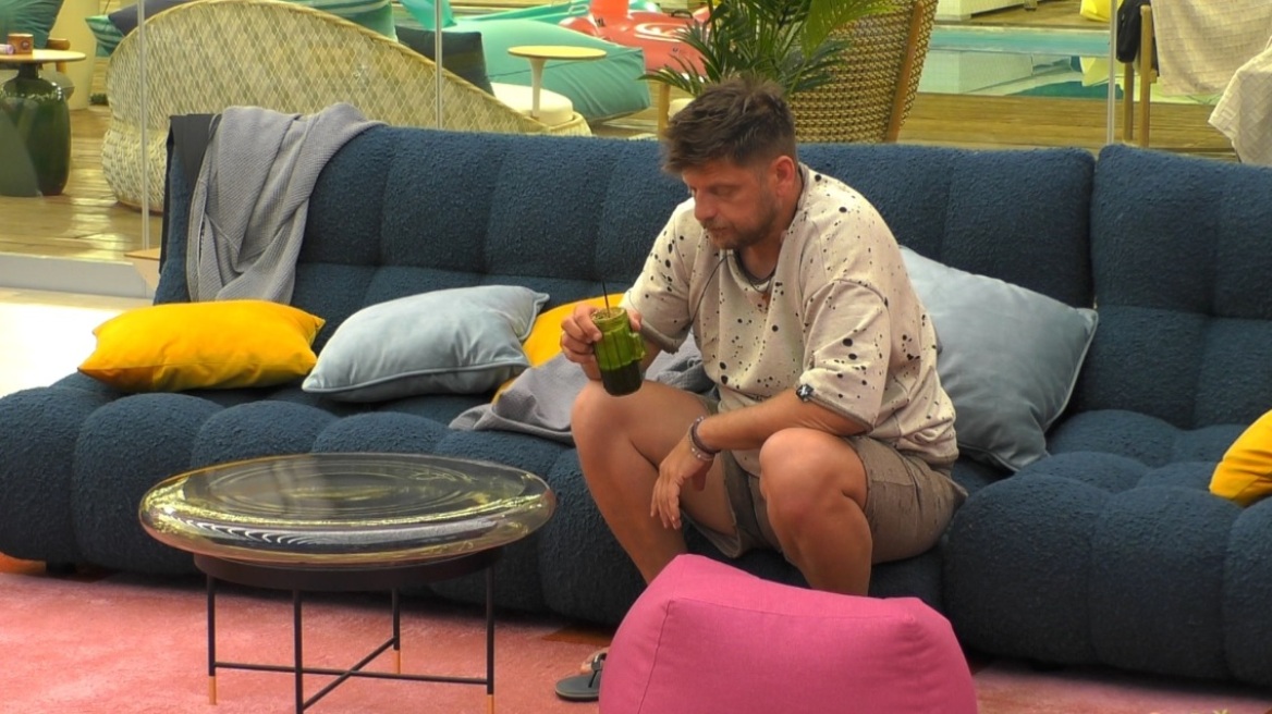 Στο Big Brother η στάση του Μπάμπη απέναντι στη Μαρικέλλυ προκαλεί την αντίδραση του Χρήστου