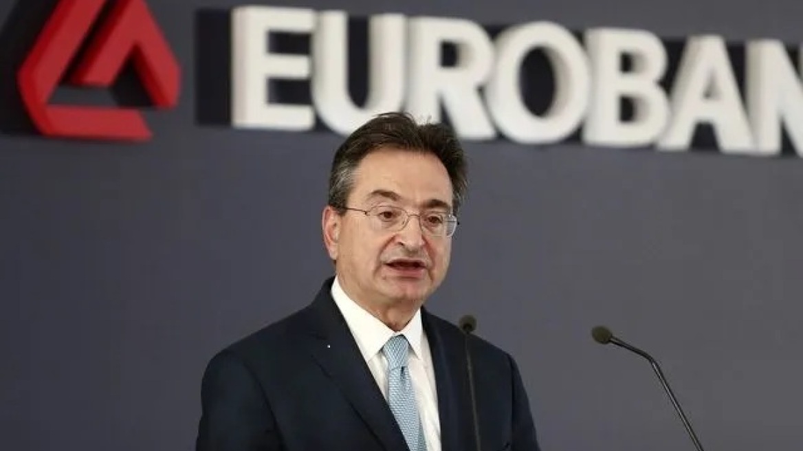 Φωκίων Καραβίας: Στα €2,5 δισ. τα έσοδα από τόκους το 2025, ασχέτως της πτώσης των επιτοκίων - Τι θα αποδώσουν οι συνέργειες