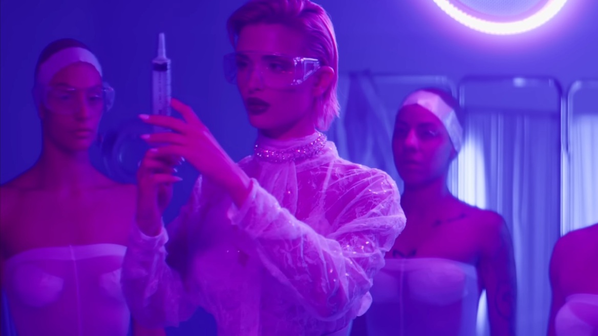 Η Κατερίνα Λιόλιου κάνει τη... γιατρό στο νέο της βιντεοκλίπ 