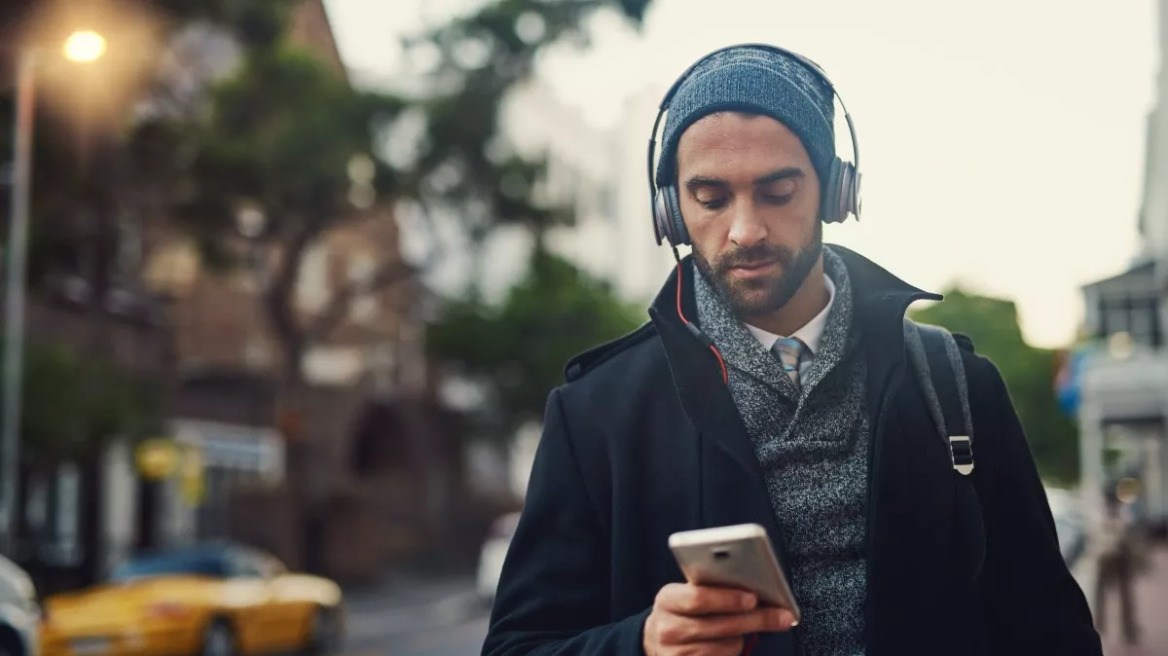 Τι μουσική ακούτε όταν μελαγχολείτε; Τι μαρτυρούν οι στίχοι για το χαρακτήρα σας