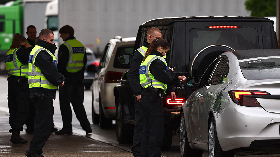 Γερμανοί αστυνομικοί πυροβόλησαν και σκότωσαν Αφγανό που είχε επιτεθεί με μαχαίρι σε συνάδελφό τους
