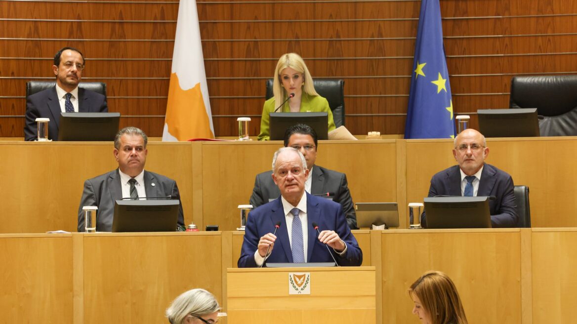 Τασούλας στην κυπριακή Βουλή: Απορριπτέα κάθε προσπάθεια για λύση δύο κρατών 