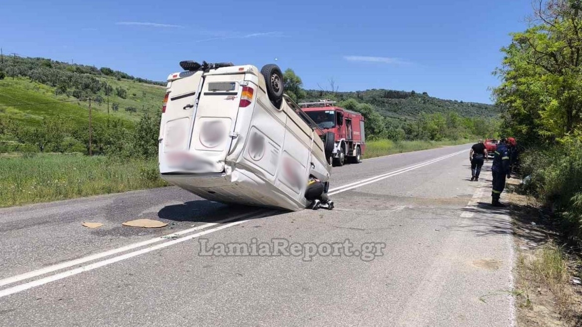 Τροχαίο με δύο τραυματίες στη Φθιώτιδα - Αναποδογύρισε όχημα, δείτε φωτογραφίες