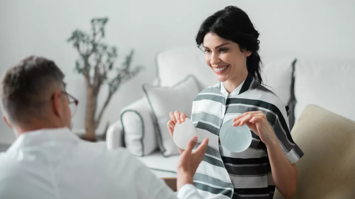 Στήθος: Αυξητική μαστών και ανόρθωση στο ίδιο χειρουργείο για φυσικό αποτέλεσμα