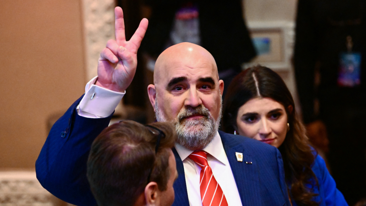 Politico: Ο «μαέστρος» της επικοινωνίας του Τραμπ συνεργάζεται με τον Μπερίσα εναντίον του Έντι Ράμα στις εκλογές της Αλβανίας