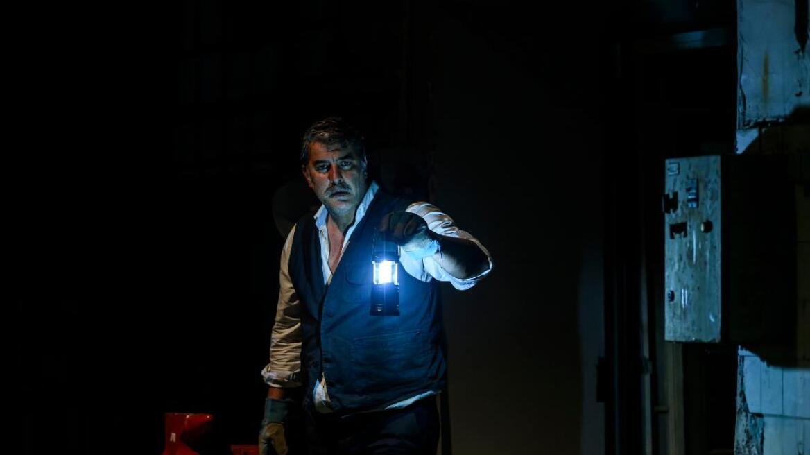 Βασίλης Μπισμπίκης: Επιστρέφει στο θέατρο ως σύγχρονος ήρωας του Σαίξπηρ