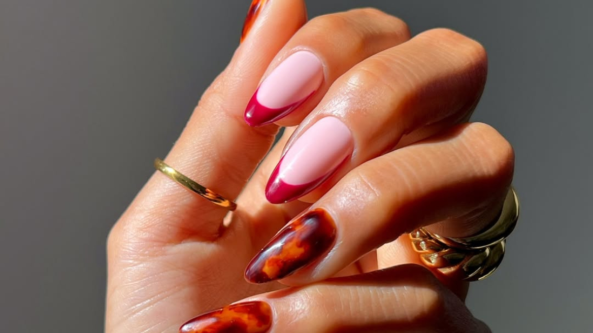 Italian Manicure: Η τεχνική που χαρίζει οπτικά πιο μακριά νύχια στη στιγμή

