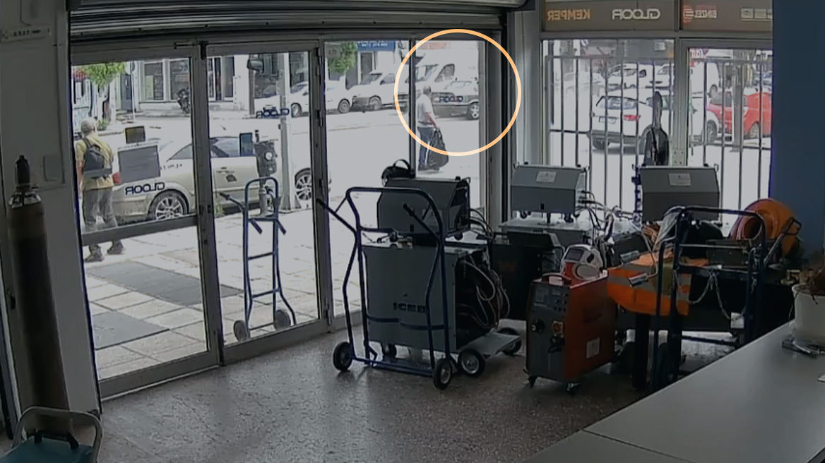 Βίντεο από το τροχαίο με τους πέντε τραυματίες στη Θεσσαλονίκη - Η στιγμή που το αυτοκίνητο καρφώνεται στην κολώνα