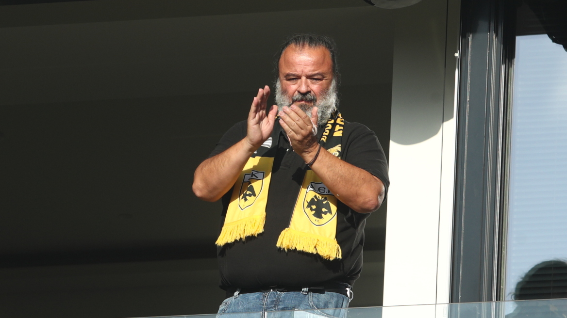 Πριμ Ηλιόπουλου στις ποδοσφαιρίστριες της ΑΕΚ για την κατάκτηση του πρωταθλήματος 