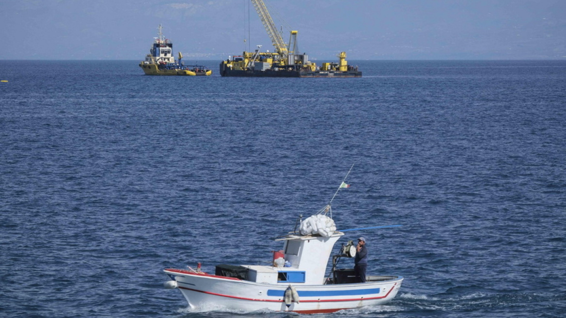 Διακόπτεται η επιχείρηση ανέλκυσης του Bayesian μετά τον θάνατο του 39χρονου δύτη