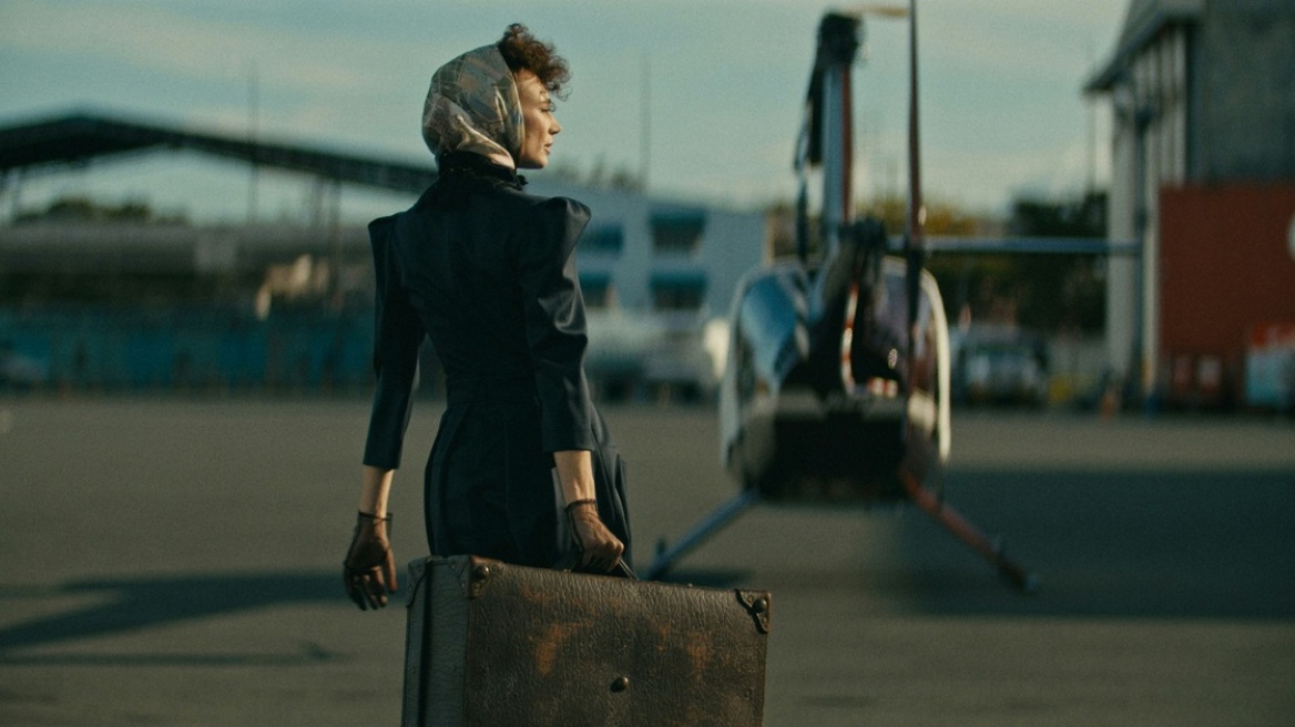 Τι δεν πρέπει να φορέσουμε ποτέ σε μια πτήση σύμφωνα με μια αεροσυνοδό: «Δεν θα σας το πουν οι εταιρείες»