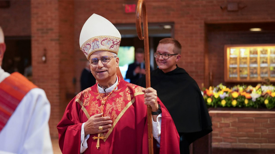 Ο πάπας Λέων ΙΔ΄ απηύθυνε έκκληση να μπει ένα τέλος στην «πανδημία των όπλων»