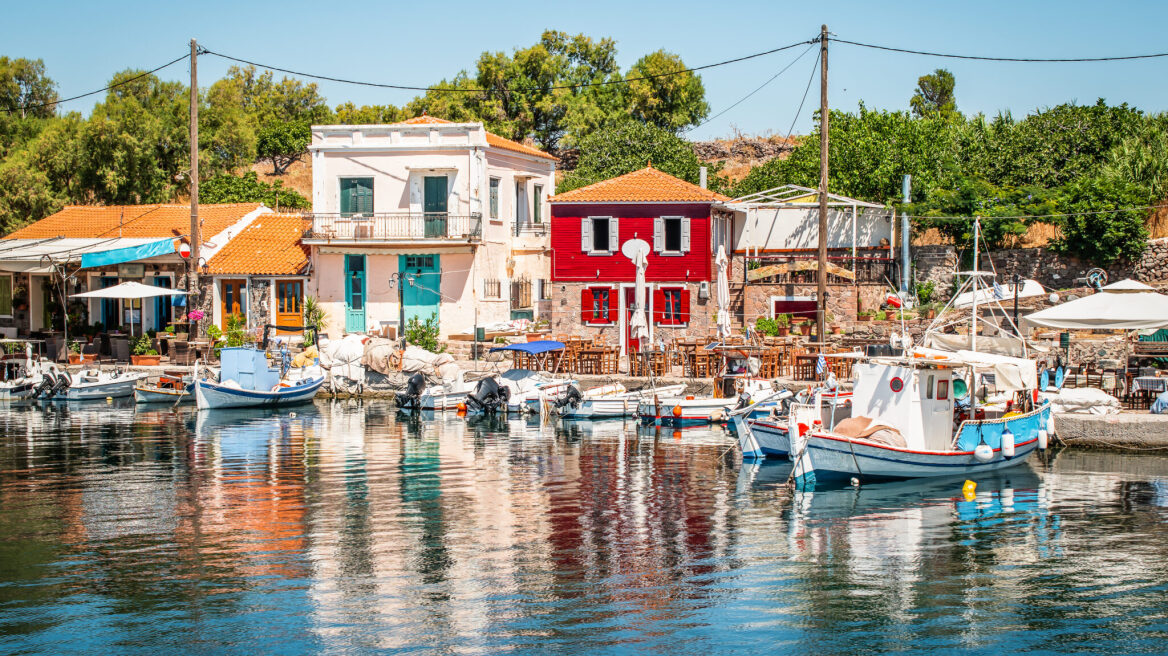 Η Λέσβος τον Μάιο: Ιαματικά νερά και χωριά με ατμόσφαιρα άλλης εποχής
