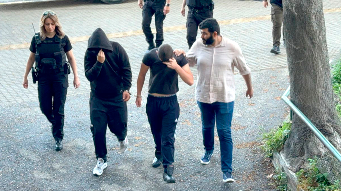 Θεσσαλονίκη: Ξεκινούν οι απολογίες της ακροδεξιάς οργάνωσης Defend Salonica – Στον ανακριτή οι 13 ανήλικοι