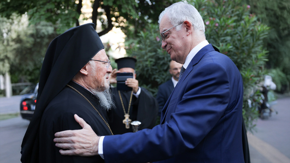 Συνάντηση του Κωνσταντίνου Τασούλα με τον Οικουμενικό Πατριάρχη Βαρθολομαίο
